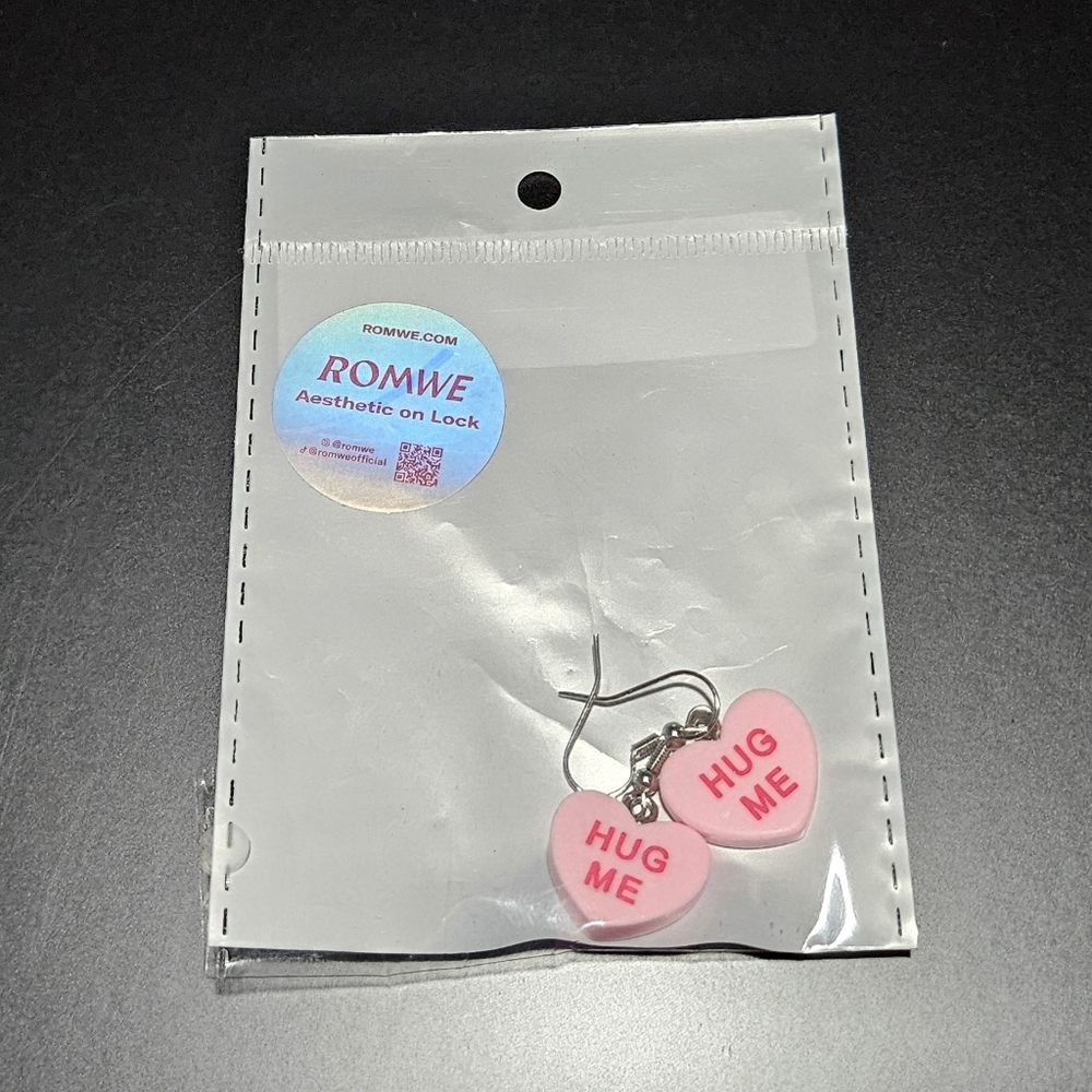 ROMWE Kawaii Slogan Graphic Heart Drop Earrings HugMe